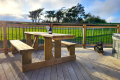 Close-up-picnic-table-with-Crempog